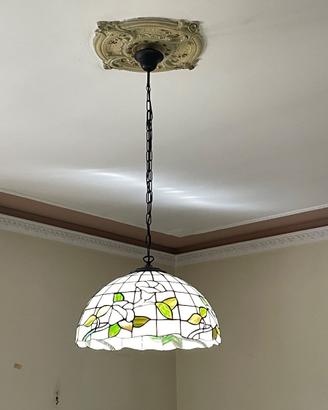 Lampadario in vetro  stile tiffany.