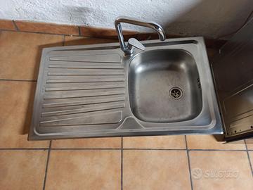 Lavandino e cappa gas