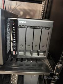 QNAP TS-453E-8G NAS + 4x WD Red Plus 4TB