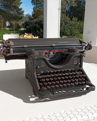 vecchia macchina da scrivere Olivetti M40