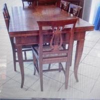 tavolo con sedie e credenza noce