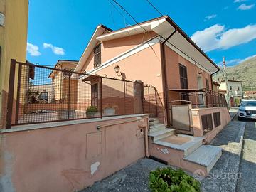Villetta con giardino