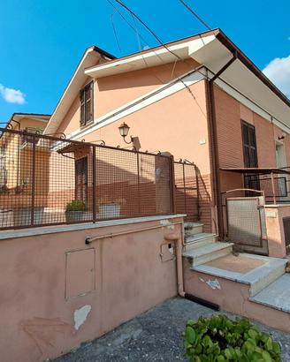 Villetta con giardino