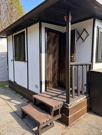 Casetta con roulotte