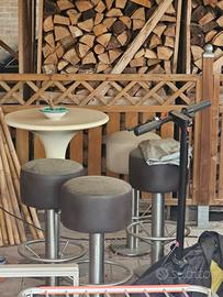 4 sgabelli  piu' tavolo