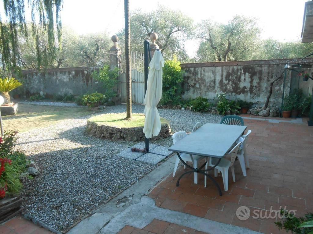 Rustico / Casale di 450 m² con più di 5 locali a L - Altro