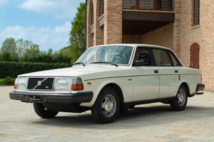 1982 VOLVO 244 GL - VLV00009