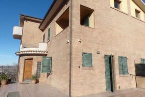 Villa di recente costruzione con corte esclusiva e