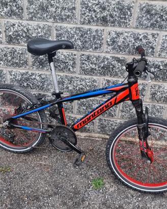 Bicicletta con un solo freno