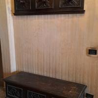appendiabiti e cassapanca antiquariato