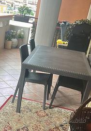 Tavolo rattan con 4 sedie