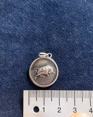 Ciondolo toro in argento 800