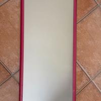 Specchio con cornice fuxia