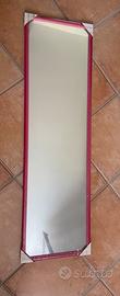 Specchio con cornice fuxia