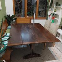 Tavolo in legno massello allargabile