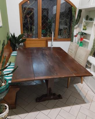 Tavolo in legno massello allargabile