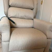 Poltrona relax elettrica, pari al nuovo.