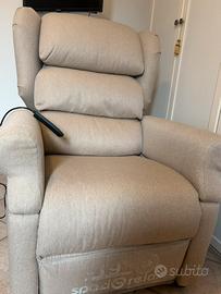 Poltrona relax elettrica, pari al nuovo.