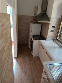 ESQUILINO BILOCALE ARREDATO CON TERRAZZO PRiVATO