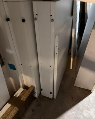 Tavole e materiale in legno