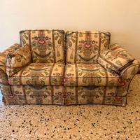 Divano 2 posti classico con tessuto damascato