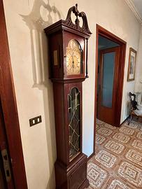 Orologio a pendolo verticale a piantana in legno