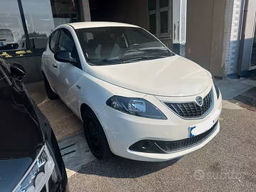 Lancia Ypsilon 1.0 FireFly 5 porte S&S Hybrid Albe