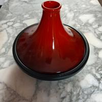 LE CREUSET TAJINE, 27 CM, CUSCUS, COLOR CILIEGIA.