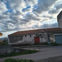 Garage, magazzino e cortile fabbricabile