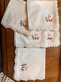 Tovaglioli vintage ricamati a mano