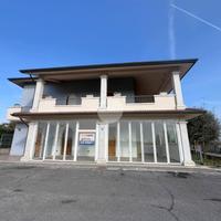 NEGOZIO A DESENZANO DEL GARDA