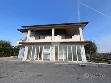 NEGOZIO A DESENZANO DEL GARDA