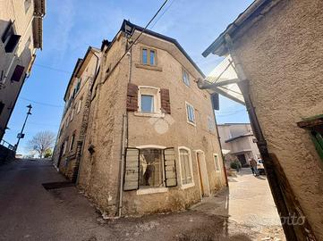 CASA DI CORTE A MIANE