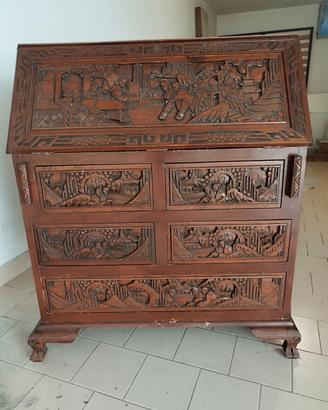 Mobile orientale in legno intagliato con ribalta