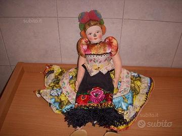 Bambola di porcellana da collezione