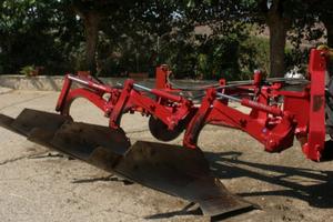 Aratro trivomere tipo pesante Calà Siderman