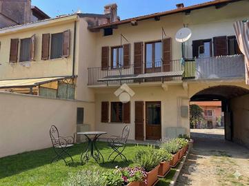 CASA DI CORTE A ROSTA