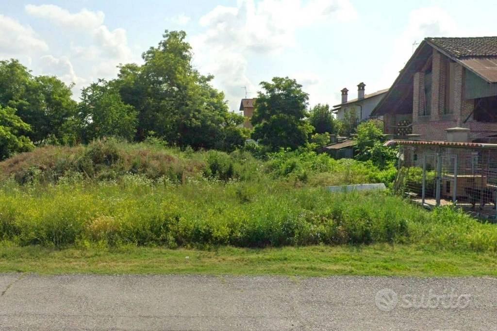 Immobile in asta di 6967 m² a Pieve Porto Morone - Altro