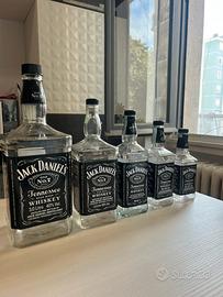 Bottiglie vuote dí jack Daniel’s