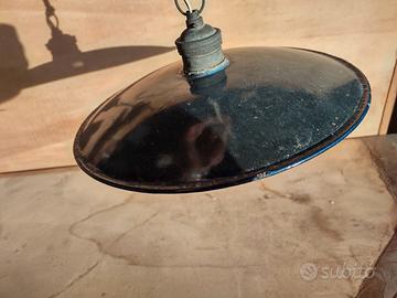 vecchia lampada industriale ceramica