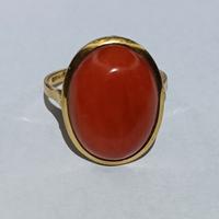 Anello vintage oro 18k con cabochon corallo rosso