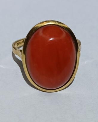 Anello vintage oro 18k con cabochon corallo rosso