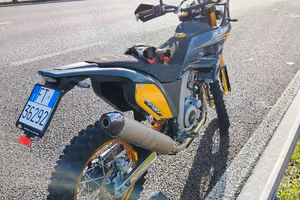 AJP PR7 650 GOLD EDITION 2026 5600km CON KIT DOMA