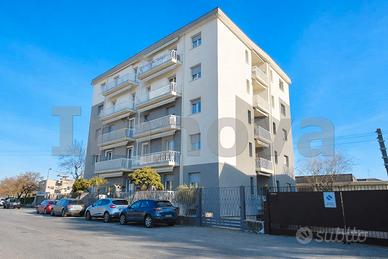 Ampio 2 locali libero subito con box
