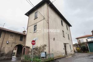 INTERO STABILE AD ALZATE BRIANZA