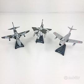 Lotto di 3 modellini aerei militari