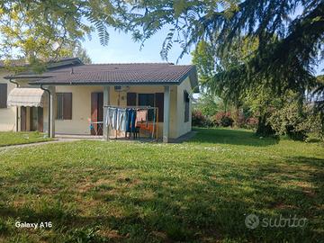 Vendita casa indipendente con capannone