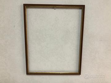 Cornice in legno vintage marrone e oro