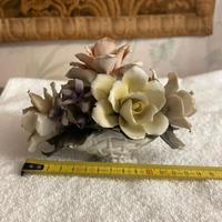Composizione di rose in ceramica Capodimonte - NA