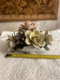 Composizione di rose in ceramica Capodimonte - NA